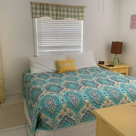 Lovely 1 Bedroom Unit Across From Lido Key Beach Sarasota Exteriör bild
