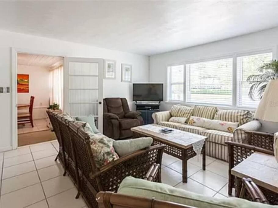 Lovely 1 Bedroom Unit Across From Lido Key Beach Sarasota Exteriör bild