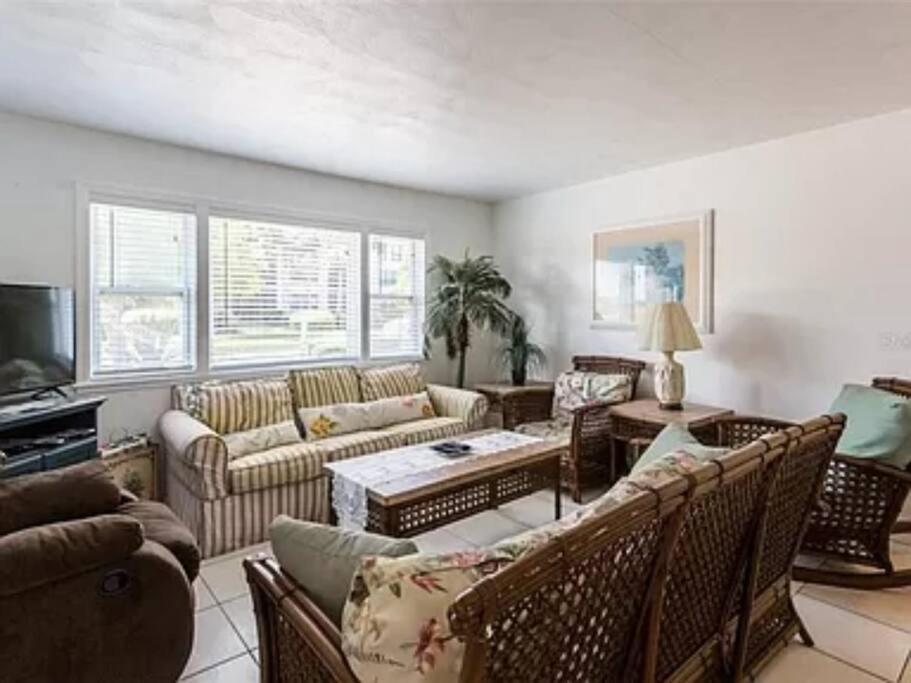 Lovely 1 Bedroom Unit Across From Lido Key Beach Sarasota Exteriör bild